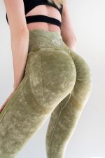 Зелен безшевен клин с оформящ ефект и висока талия