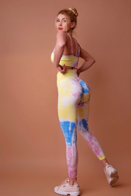 Дамско спортно бюстие с подплънки и регулируеми презрамки