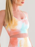 Шарено безшевно спортно бюстие с подплънки в синьо, жълто и оранжево