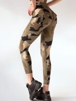 Оформящ дупето камуфлажен клин с джобове