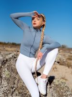 дамскло яке в син цвят с отвори на ръкавите