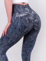 клин с Peach ефект на дупето